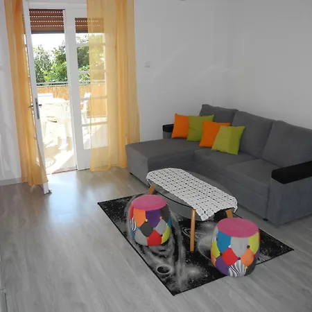 30m Vom Entfernt- Mit Gemeinschaftspool By Interhome 아파트