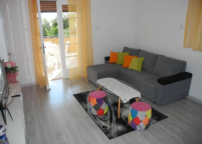 30m Vom Entfernt- Mit Gemeinschaftspool By Interhome شقة